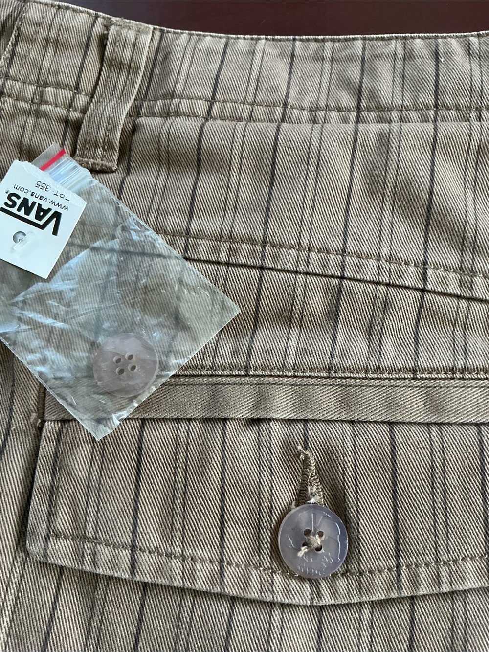 Vans Men’s Tan Pinstripe shorts - Picture 7 of 7